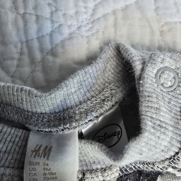 H&M Baby Unisex Mickey Mouse Crewneck Sweatshirt Sweater - Picture 4 of 5